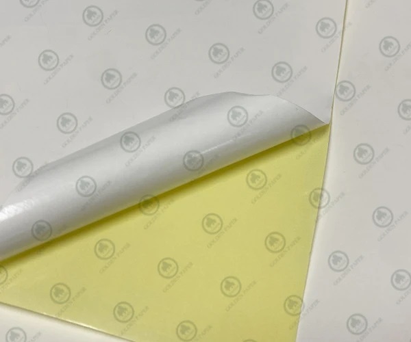 Einzigartige Merkmale des farbigen Glassinen papiers