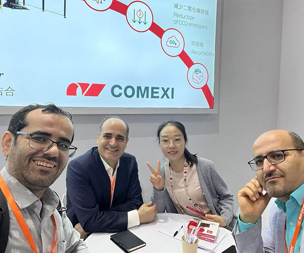 Goldenes Papier auf der internat ionalen Druck-und Verpackungs messe in Hongkong