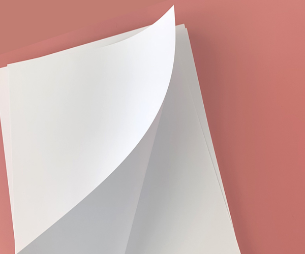 Glänzendes vs mattes Papier: So wählen Sie das richtige Druckpapier für Ihr Projekt