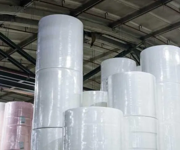 Die Preise für Gewebe papier im Dezember trotzen der Saisonal ität: Steigende Zellstoff kosten treiben einen bescheidenen Aufwärts trend